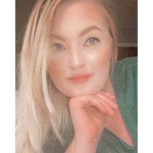 Meet your Posher, Lorynne